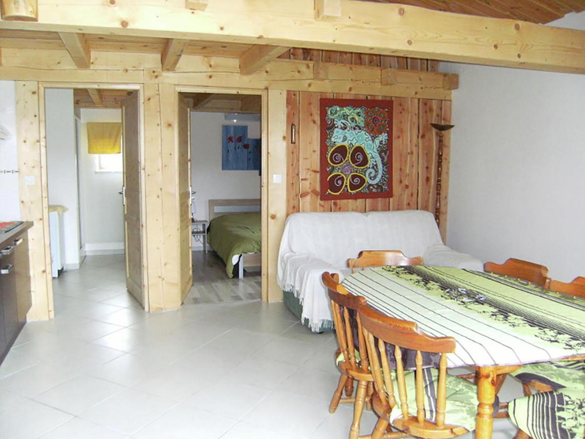 Cosy Holiday Home With Garden In Walscheid Esterno foto