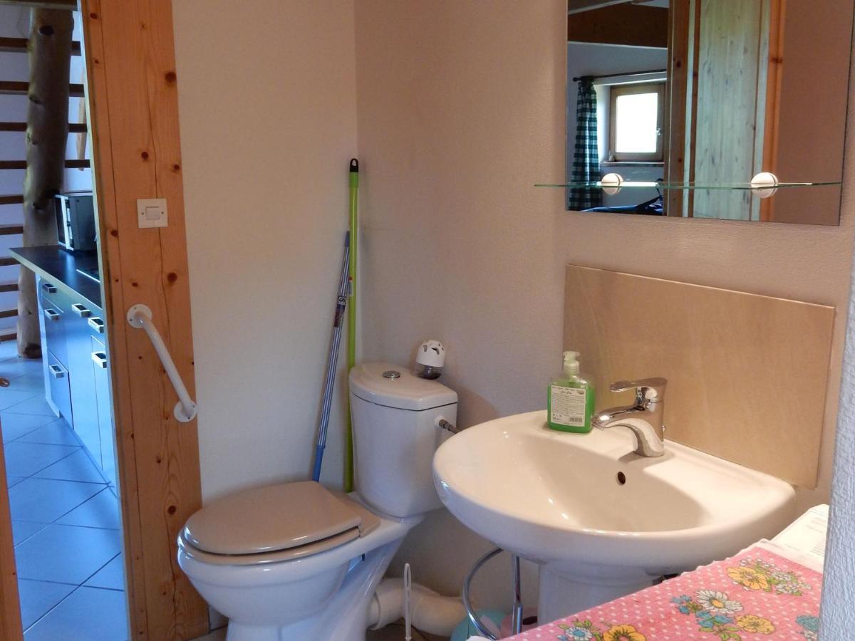 Cosy Holiday Home With Garden In Walscheid Esterno foto