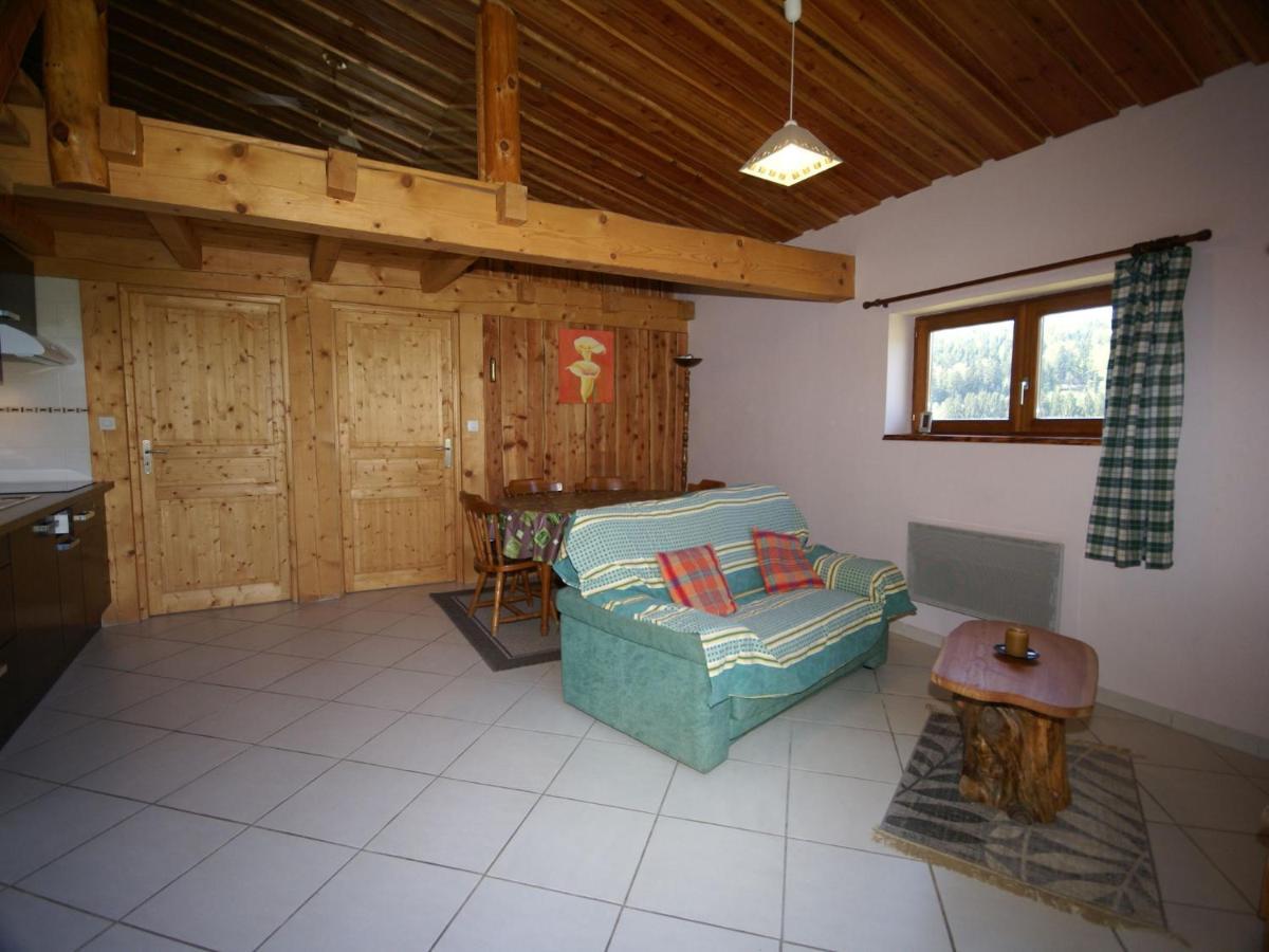 Cosy Holiday Home With Garden In Walscheid Esterno foto